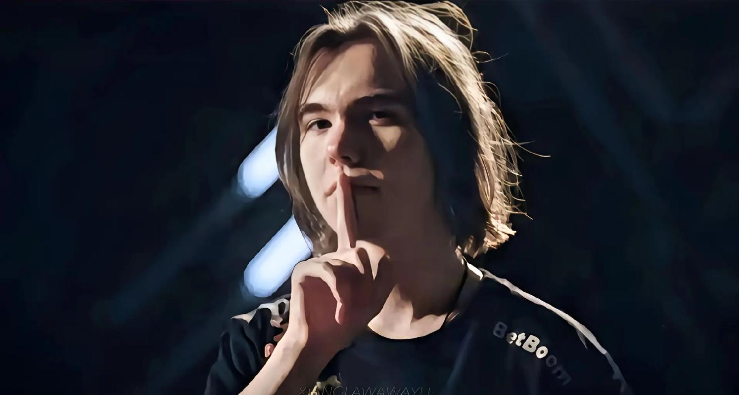 Ruler ： 霞这个英雄可能我来使用和别的选手不太一样吧