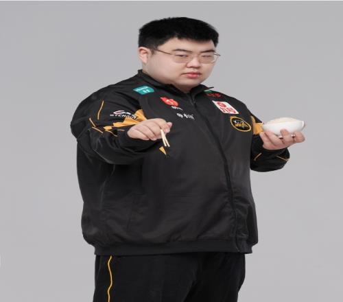 LPL 明天的首发阵容： TANGYUAN 对阵 Care 在 SOLO 比赛中， Xiaoxu 对阵 sheer 在上路