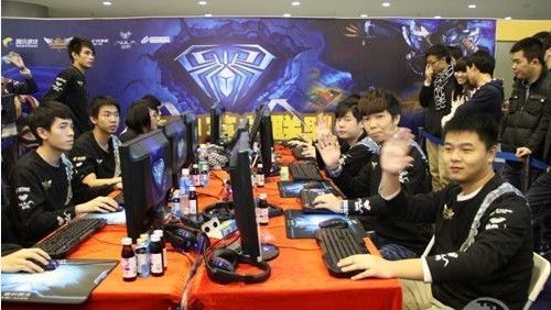 【前瞻】2025LPL春季赛 EDG vs LNG，圣枪哥大战老东家
