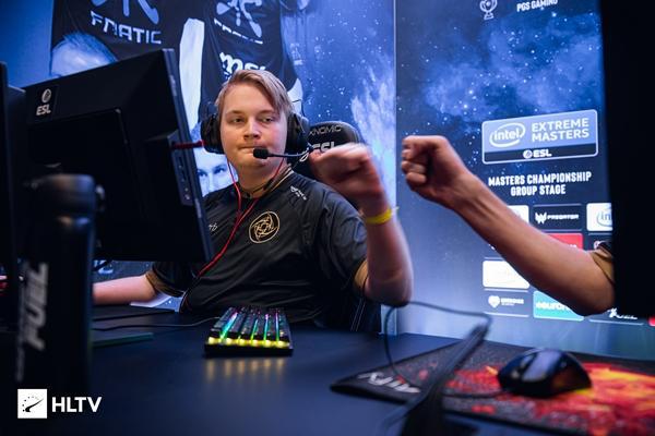 ThunderTalk Gaming players enter the field： Top laner HOYA shows his true manliness~