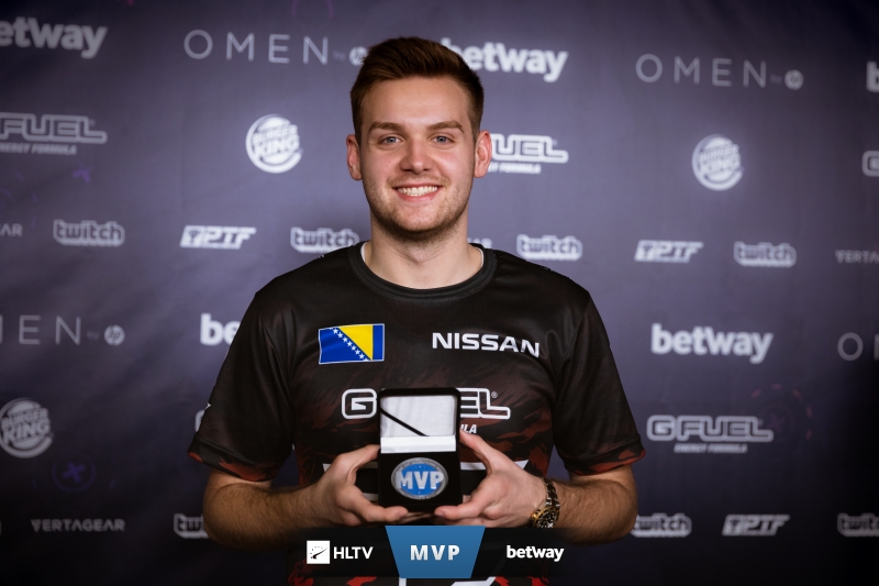 skullz：刚开始我并不知道s1mple也会来